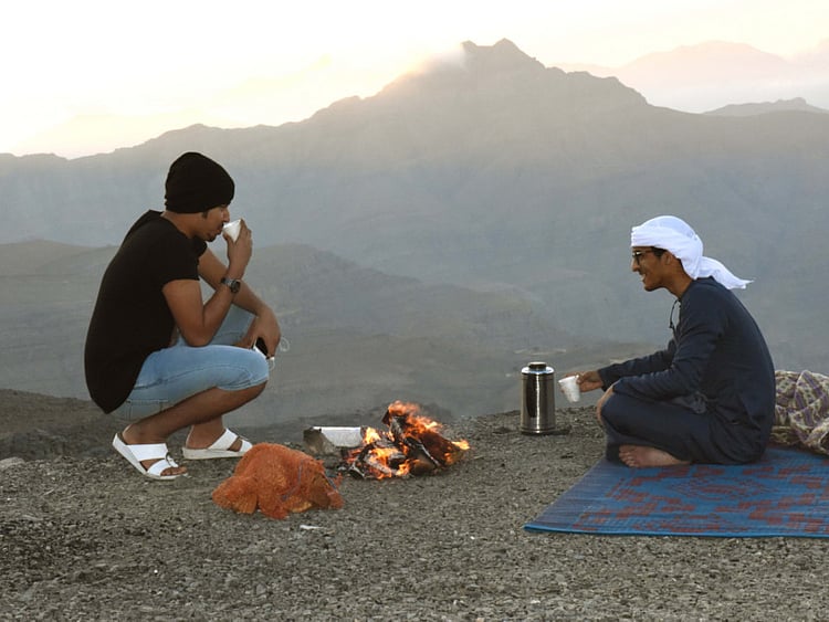 1.2101784-3817776855