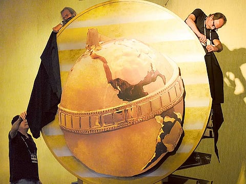 Crew members decorate a Golden Globes logo during the 74th Annual Golden Globe Awards Preview Day on January 4.