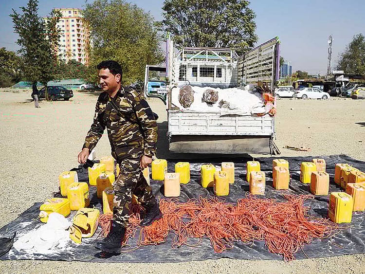 1.2106085-2745825440