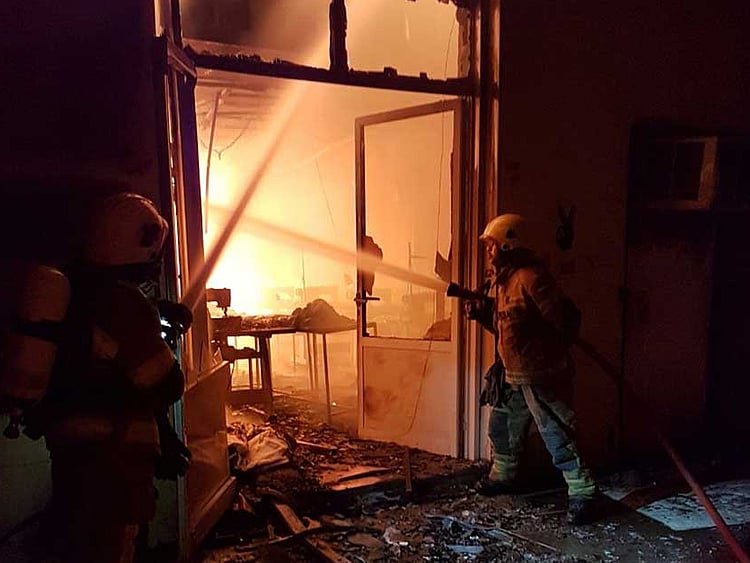 1.2107613-2253445350