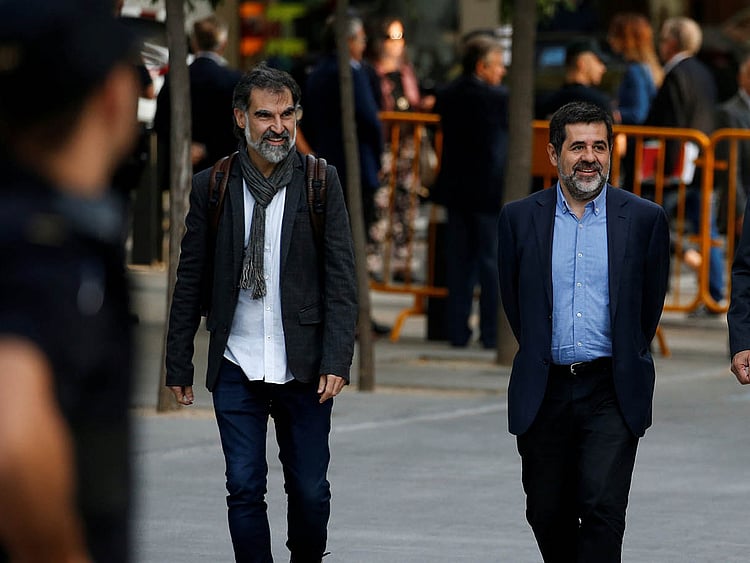 1.2107151-3530008176