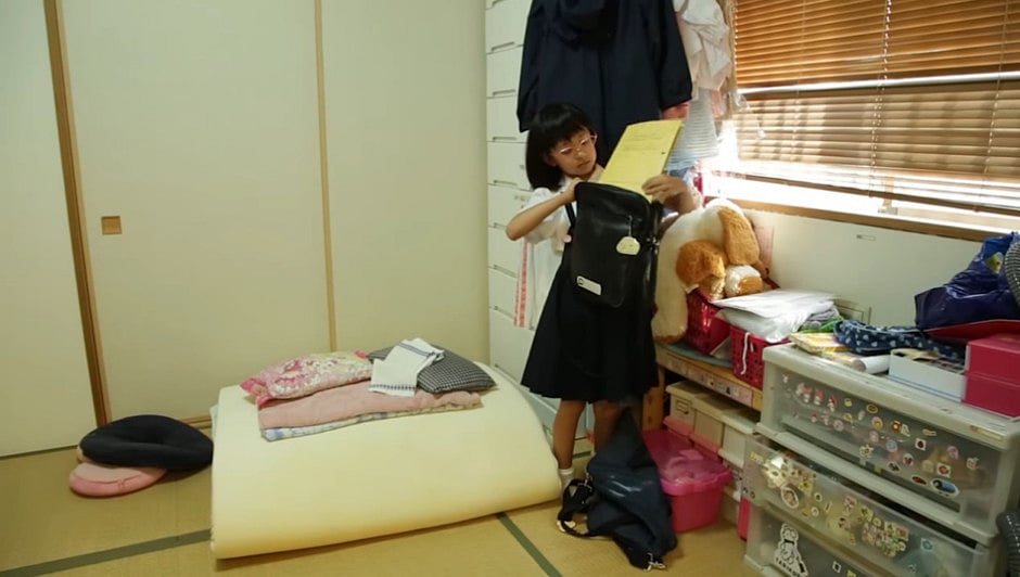 1.2111385-1912246409