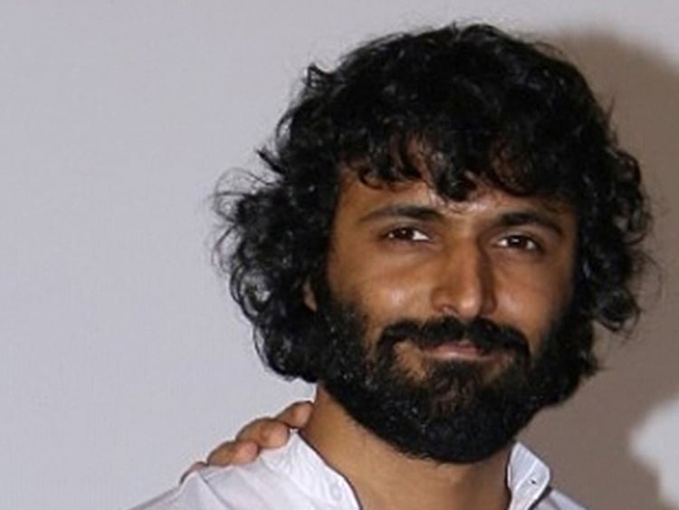 1.2111841-2099673094