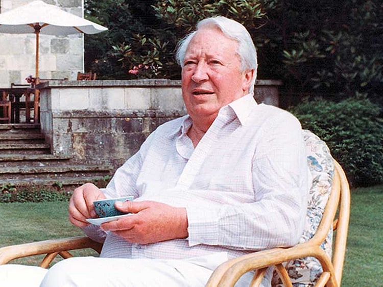 1.2101120-2082774195