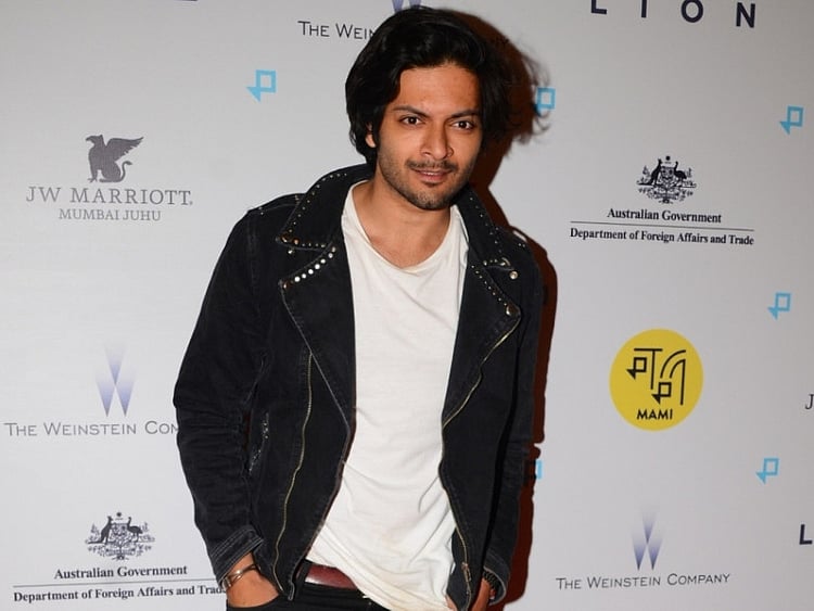 1.2116761-3104607424