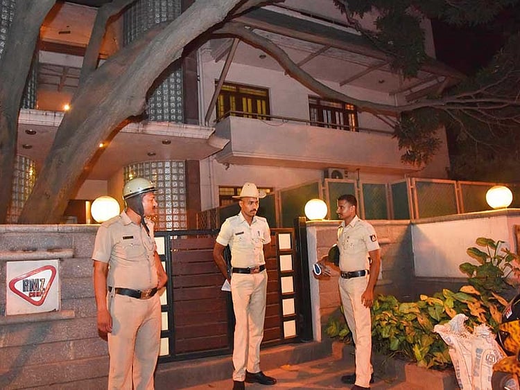 1.2127895-2745825440