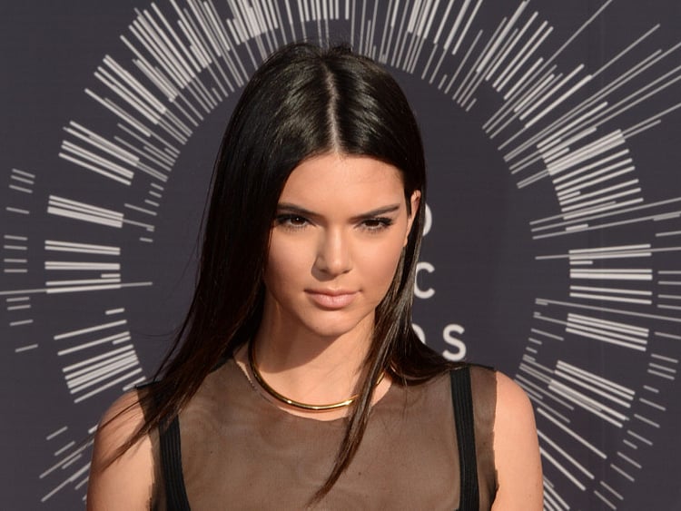 1.2130119-3048474402