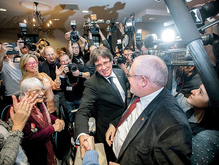 1.2130405-2536186199