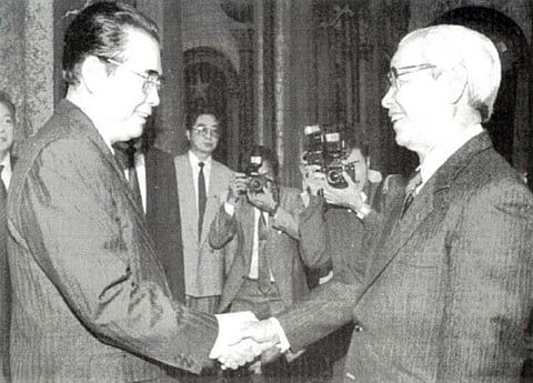 November 30, 1992: China, Vietnam leaders discuss territorial dispute
