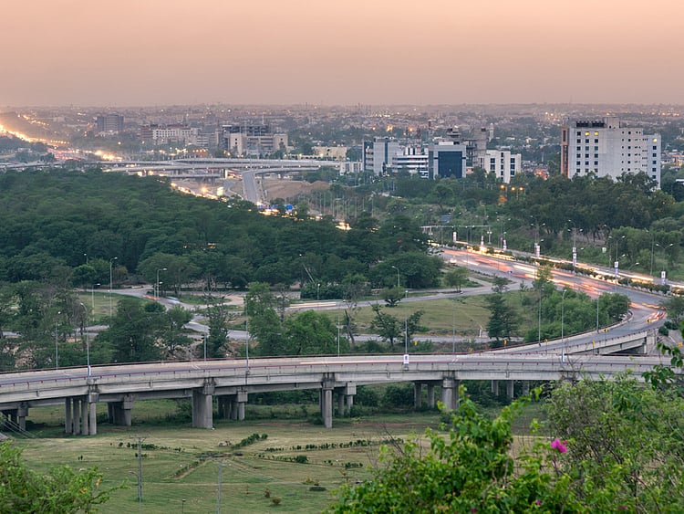 1.2118984-2746986603