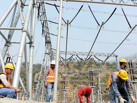Chinese and Pakistani engineers working on a power distribution point. The Matiari-Lahore high-voltage direct current (HVDC) transmission project under the China-Pakistan Economic Corridor (CPEC) is expected to bring stability to the power system of the country.