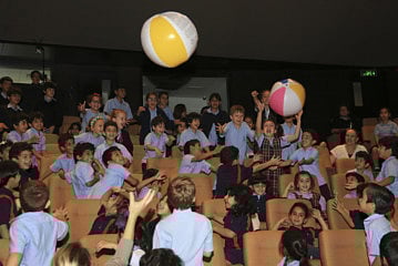 Fun science show captivates students in Sharjah