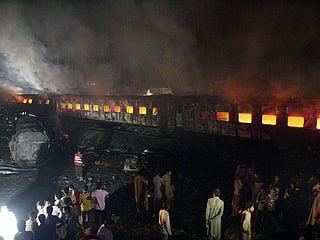 2 killed in Pakistan passenger train, oil tanker truck collision