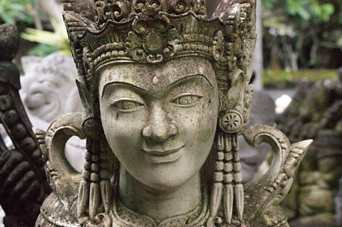 Bali won’t cover up statues for Saudi king