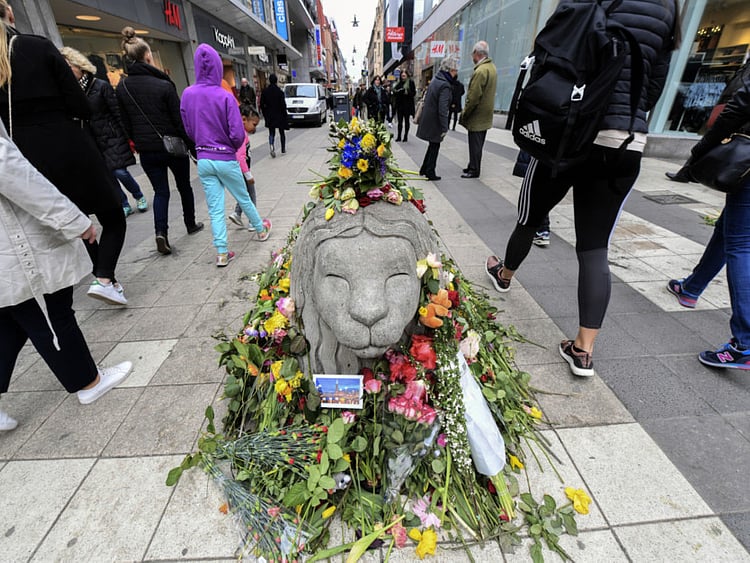 1.2012496-1039208287