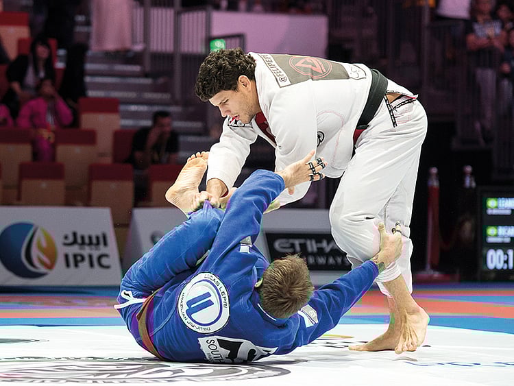 1.2014841-2698032674