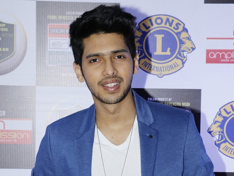 1.2018984-3050384689