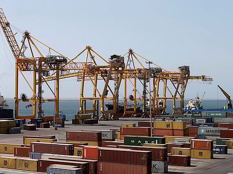 Coalition allows aid ship to Hodeidah port