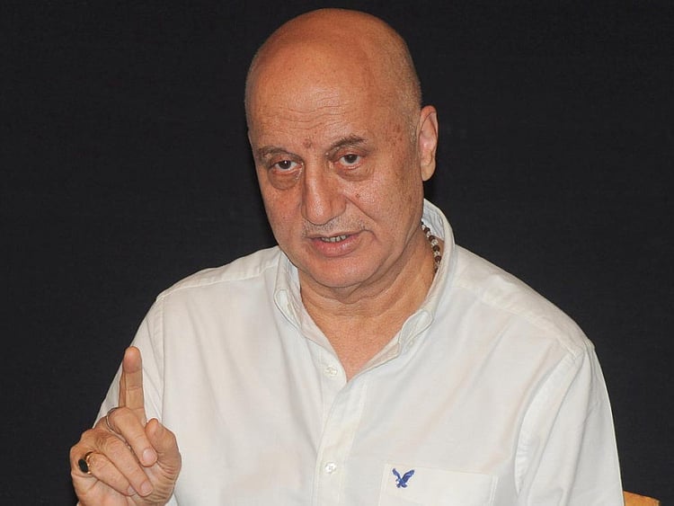 1.2006304-3438930384