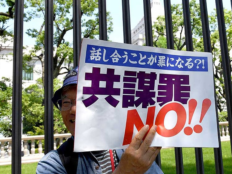 1.2044137-3280167359