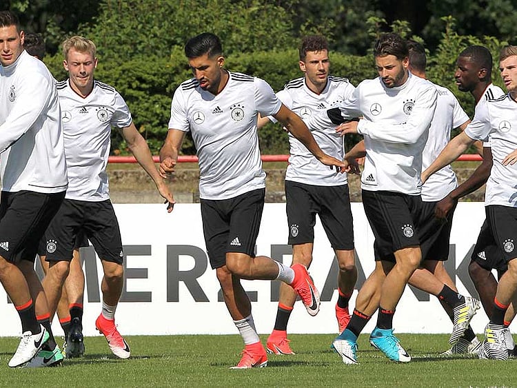 1.2044758-2728661865