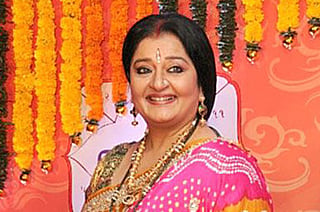  During one performance in Kolkata, the actor says fans pulled and pushed her, tried to take her diamond ring and even accidentally burned her with a cigarette.