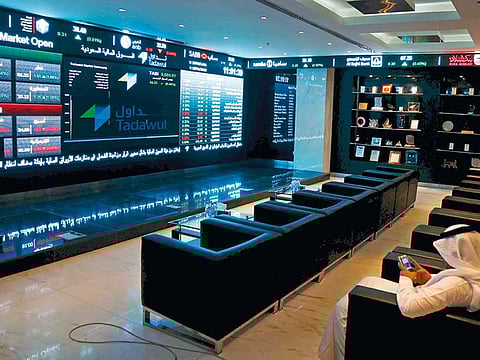 Gulf investors were cutting losses early Thursday, with banking stocks under heavy pressure.