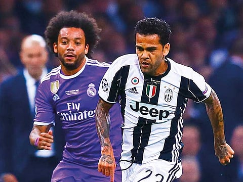 Alves on brink of signing for Guardiola