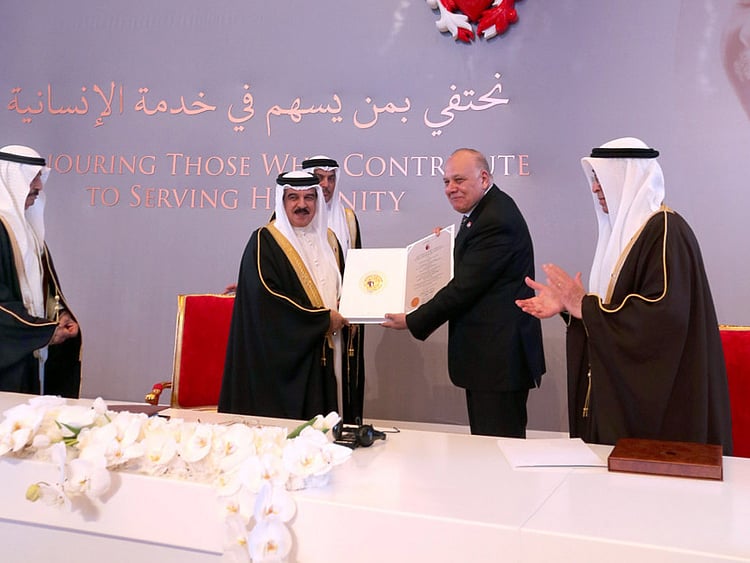 1.2038176-1004649047