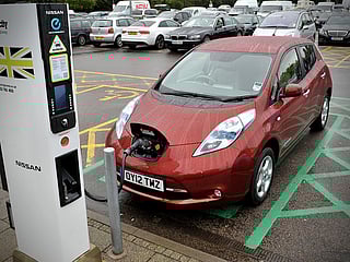 100 new EV chargers in Dubai by 2018