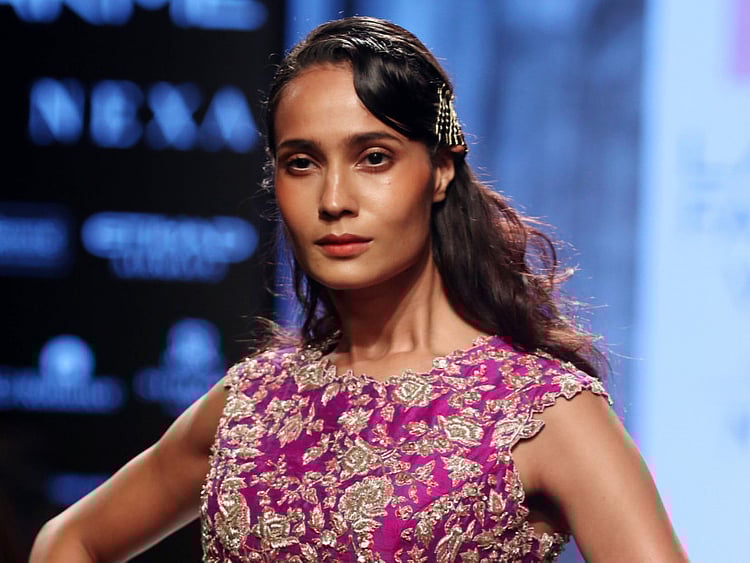 1.2076894-3356657756