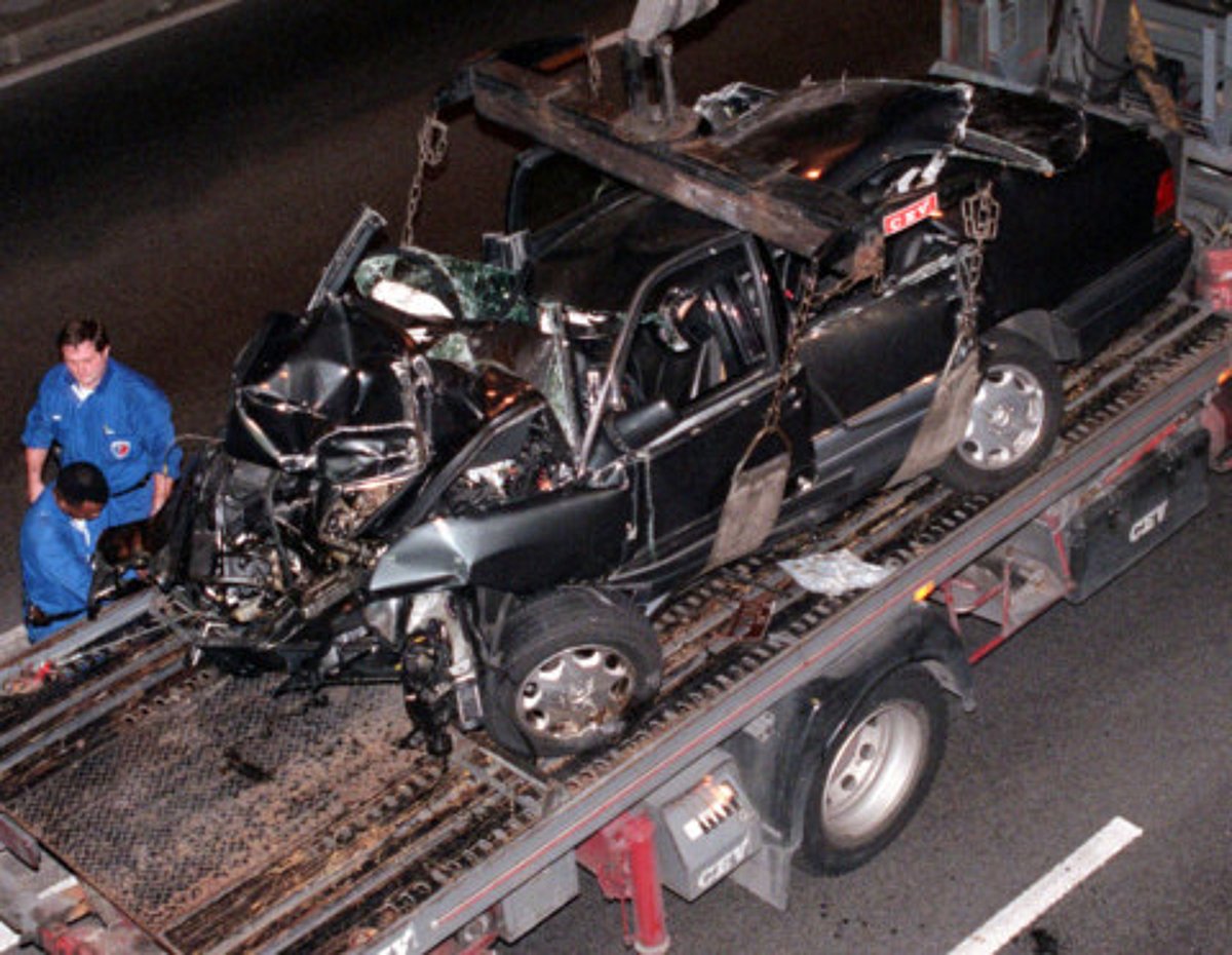 August 31, 1997: Princess Diana dies in Paris car crash