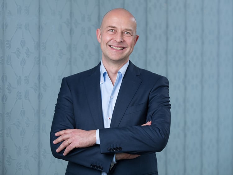 1.2088342-1021855967