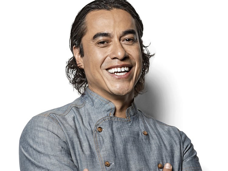 1.2089044-2165590500