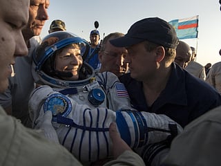Record-breaking Nasa astronaut comes back to Earth