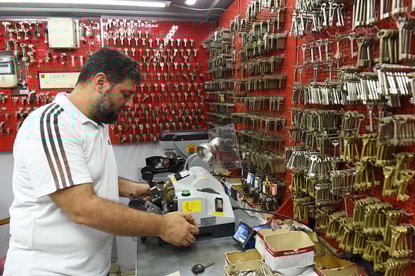 1.2098334-1918558277