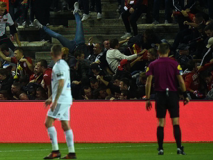 1.2098612-2228715423