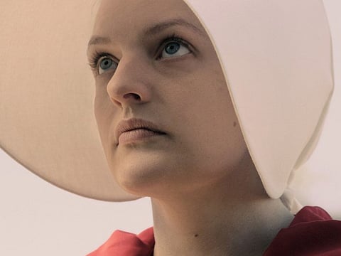 Elisabeth Moss promises more drama in ‘Handmaid’s’
