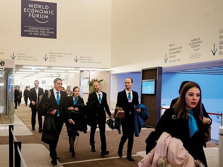 1.2161042-3225772831