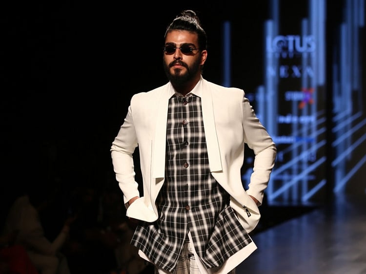 1.2289672-3330118512