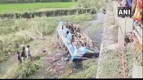 West Bengal: 6 people die in bus crash
