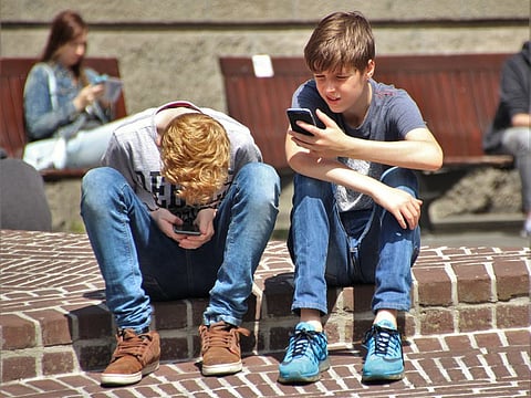 Children on mobile phones [Illustrative picture]