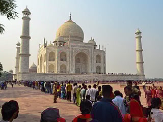 9-foot python visits Taj Mahal