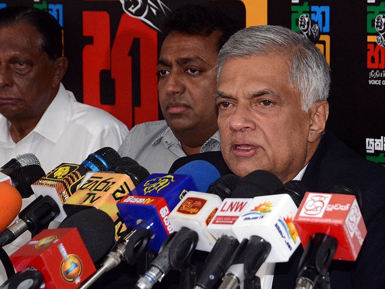 2018-11-13T155924Z_1220248758_RC1A833D7300_RTRMADP_3_SRI-LANKA-POLITICS-(Read-Only)