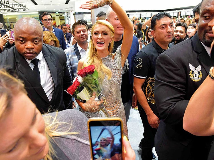 181121 Paris Hilton 2