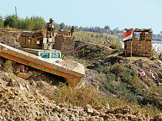 Iraqi town fearful as anti-Daesh battle rages next door