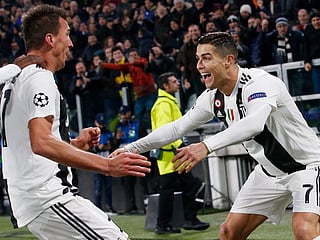 Mandzukic strikes as Juventus cruise into Champions League last 16