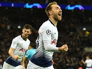 Eriksen's late winner keeps Spurs' hopes alive