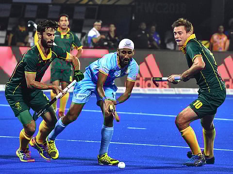 South African player Hammond Tom try to block Indian player Mandeep Singh (C) during the field hockey group stage match between India and South Africa at the 2018 Hockey World Cup in Bhubaneswar on November 28, 2018. 