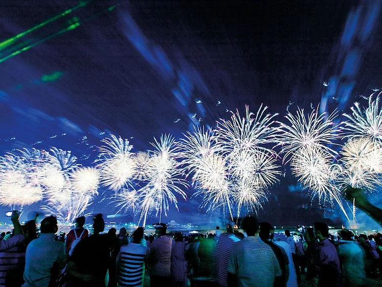 NAT_181129-fireworks-AD_AF1~1-(Read-Only)